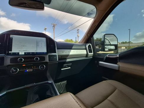 Used 2022 Ford F250 Lariat w/ Lariat Ultimate Package AWD/4WD image 3