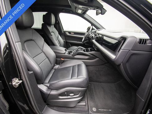 Used 2025 Porsche Cayenne AWD/4WD image 15