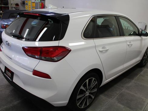 Used 2018 Hyundai Elantra GT FWD image 6