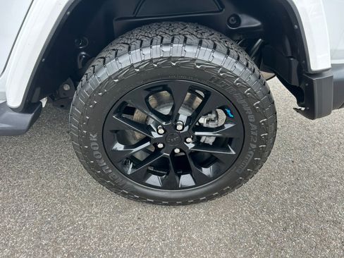 Used 2022 Jeep Wrangler Unlimited Sahara w/ Cold Weather Group AWD/4WD image 11