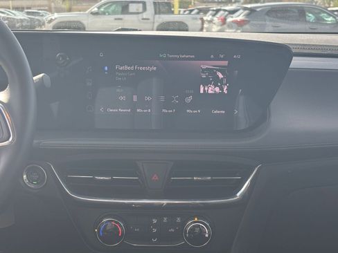 Used 2025 Buick Encore GX Preferred AWD/4WD image 17