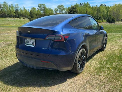 Used 2022 Tesla Model Y Long Range AWD/4WD image 3