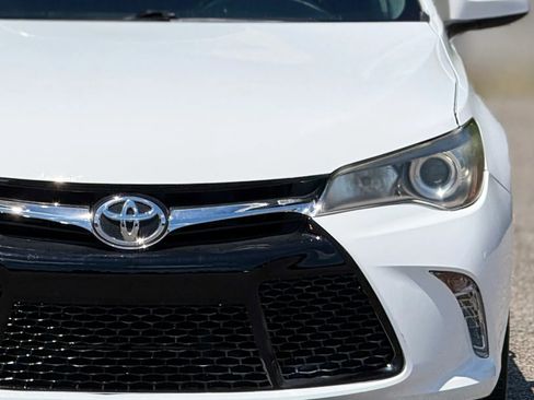 Used 2015 Toyota Camry SE FWD image 12