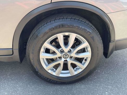 Used 2020 Nissan Rogue SV FWD image 28