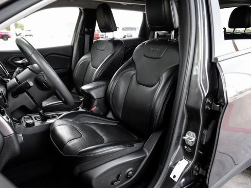 Used 2022 Jeep Cherokee Limited image 8