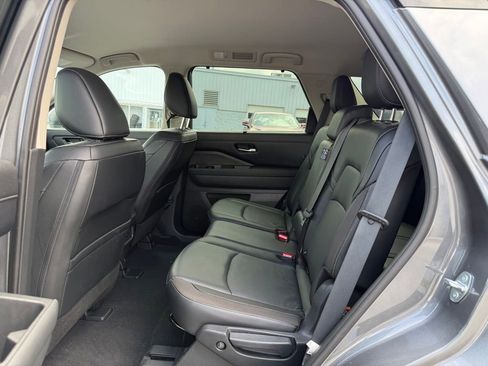 Used 2023 Nissan Pathfinder SL w/ Black Appearance Package FWD image 14