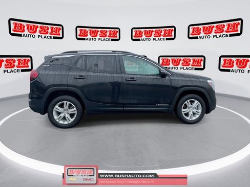 Used 2022 GMC Terrain SLE w/ Driver Convenience Package image 3