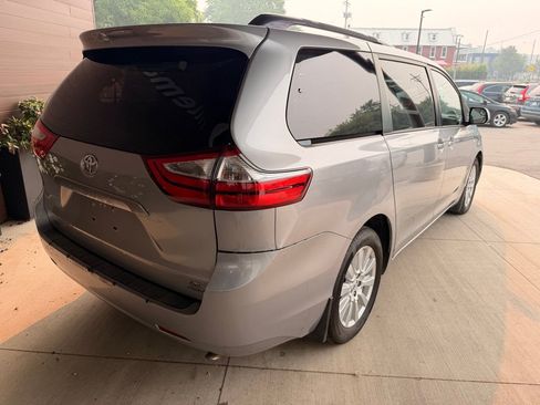 Used 2017 Toyota Sienna LE AWD/4WD image 7