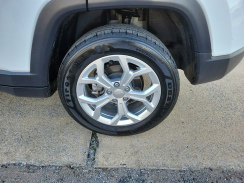 Used 2024 Jeep Compass Latitude image 27