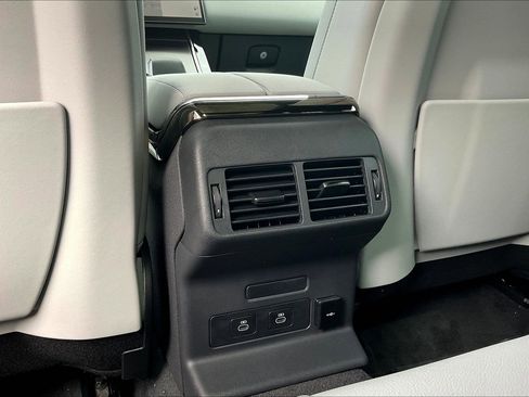 New 2026 Land Rover Range Rover Velar Dynamic SE image 19
