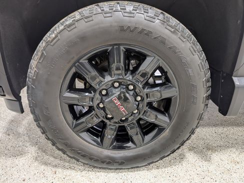 Used 2024 GMC Sierra 3500 AT4 w/ AT4 Premium Plus Package AWD/4WD image 11