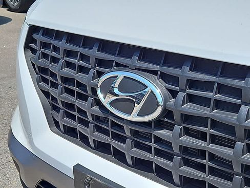 Used 2025 Hyundai Venue SE FWD image 28