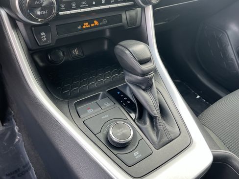 Used 2024 Toyota RAV4 LE image 29