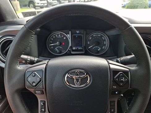 Certified 2023 Toyota Tacoma TRD Off-Road w/ Technology Package AWD/4WD image 18