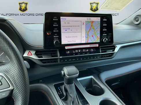 Used 2024 Toyota Sienna XSE w/ XSE Premium Package image 13