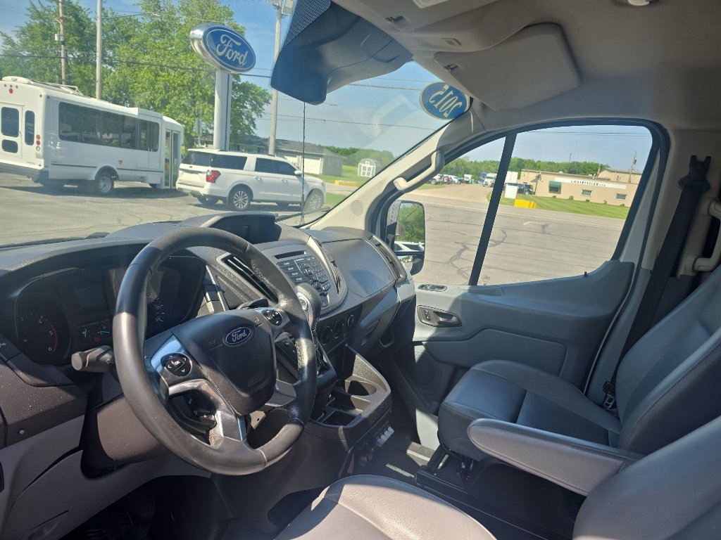 Used 2015 Ford Transit 250 130 Low Roof RWD image 7