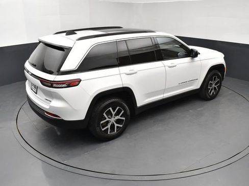 Used 2024 Jeep Grand Cherokee Limited AWD/4WD image 18