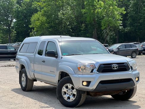 Used 2012 Toyota Tacoma 4x4 Access Cab V6 w/ TRD Off-Road Pkg image 8