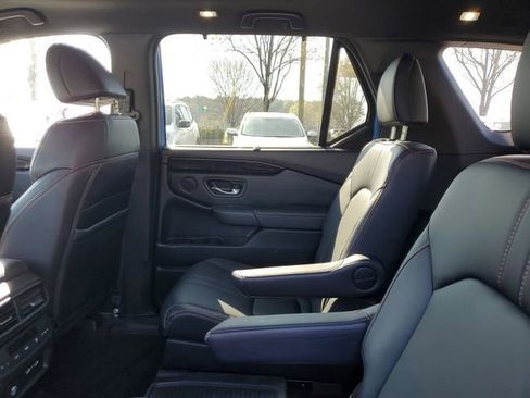 Used 2023 Honda Pilot TrailSport image 10