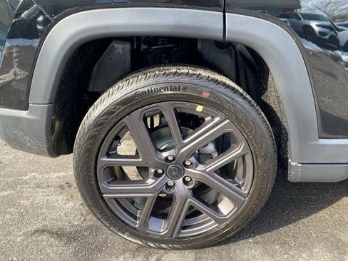 New 2026 Jeep Compass Latitude w/ Sun and Sound Group AWD/4WD image 18