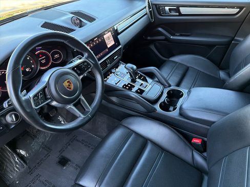 Certified 2023 Porsche Cayenne AWD/4WD image 4