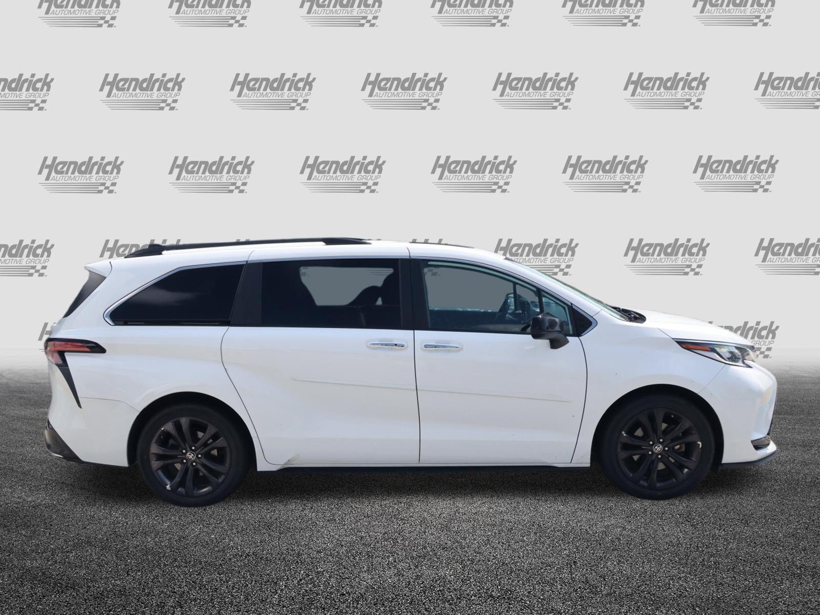 Used 2023 Toyota Sienna XSE w/ XSE Plus Package FWD image 10