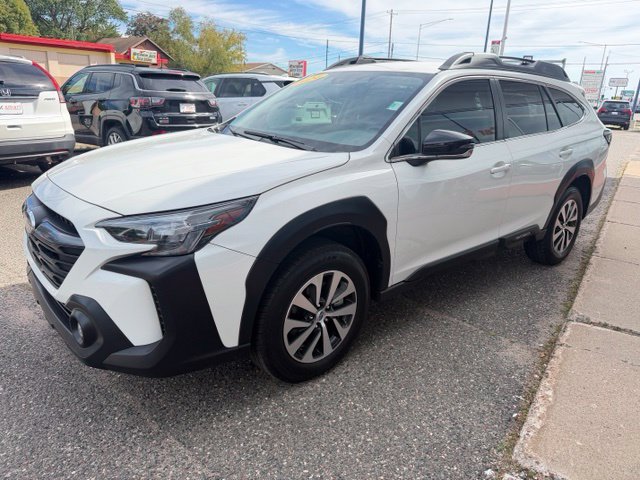Used 2024 Subaru Outback Premium AWD/4WD image 3