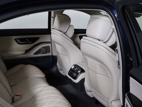 Used 2022 Mercedes-Benz S 500 4MATIC w/ 3D Technology Package image 35