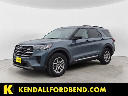 Used 2025 Ford Explorer Active image 1