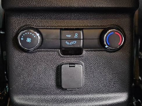Used 2016 Ford Explorer XLT AWD/4WD image 24