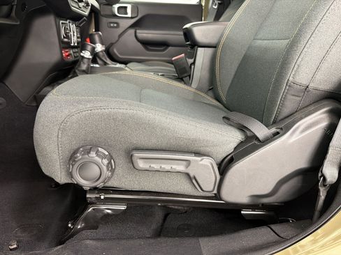 Used 2025 Jeep Wrangler Unlimited Sport AWD/4WD image 15