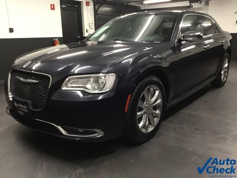 Used 2017 Chrysler 300 C AWD/4WD image 5