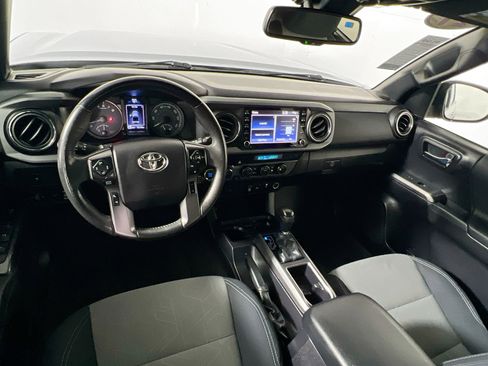 Used 2021 Toyota Tacoma TRD Off-Road image 30