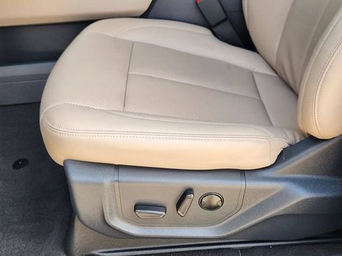 Used 2024 Ford Expedition XLT RWD image 22