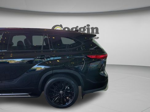 Used 2023 Toyota Highlander XSE FWD image 31