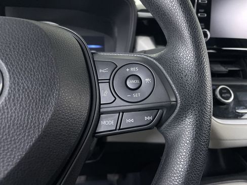 Used 2020 Toyota Corolla LE image 25
