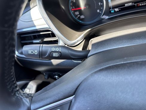 Used 2018 Chevrolet Equinox Premier FWD image 22