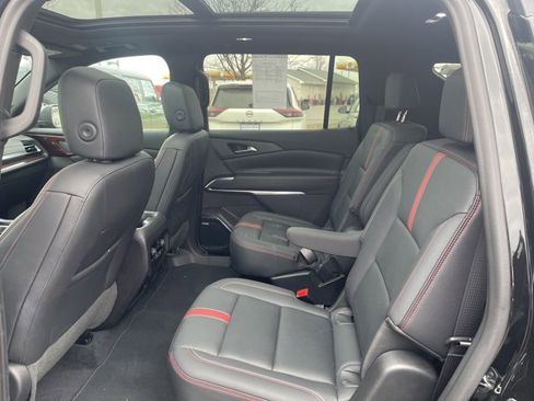 Used 2024 Chevrolet Traverse RS image 8