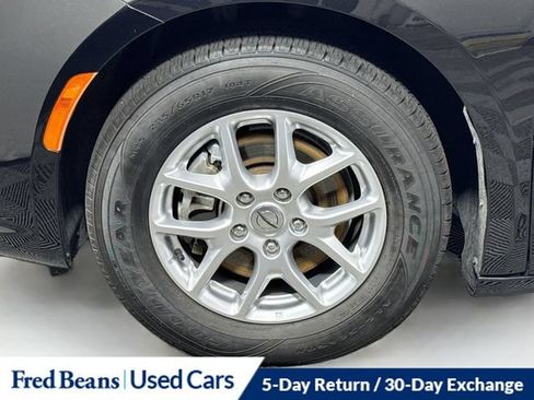 Used 2023 Chrysler Pacifica Touring-L FWD image 36