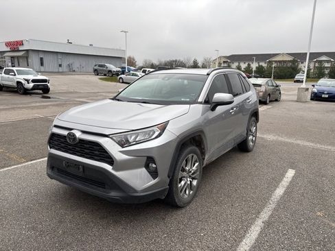 Used 2019 Toyota RAV4 XLE Premium image 2