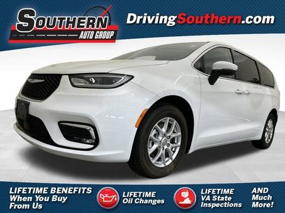 Used 2023 Chrysler Pacifica Touring-L