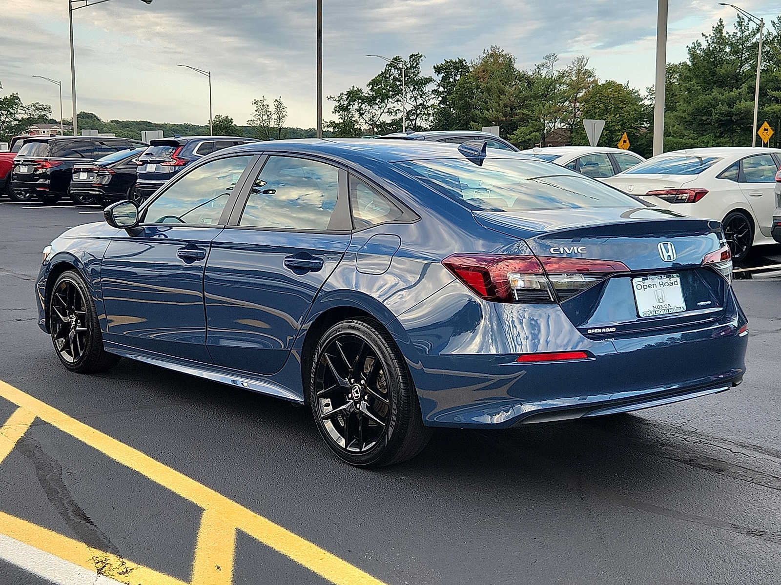Used 2025 Honda Civic Sport image 4