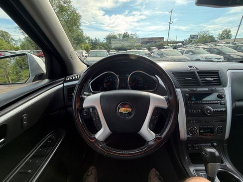 Used 2011 Chevrolet Traverse LT image 19