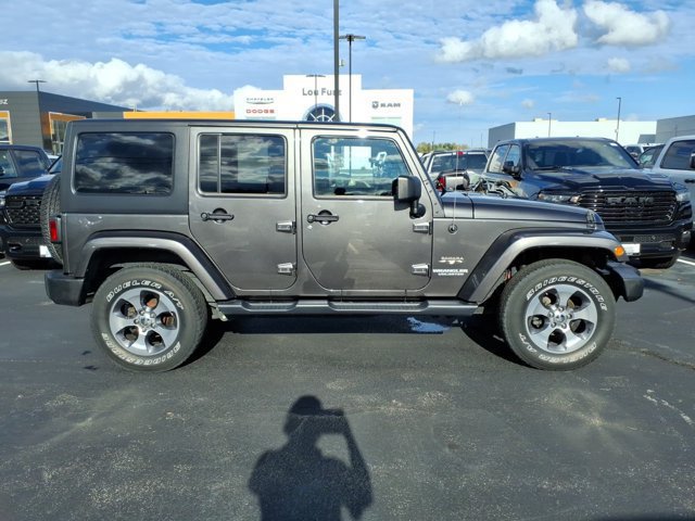 Used 2017 Jeep Wrangler Unlimited Sahara w/ Connectivity Group AWD/4WD image 25
