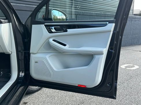Certified 2026 Porsche Macan image 21