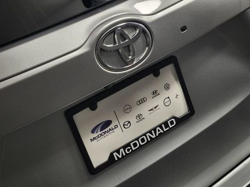 Used 2018 Toyota Highlander XLE AWD/4WD image 9