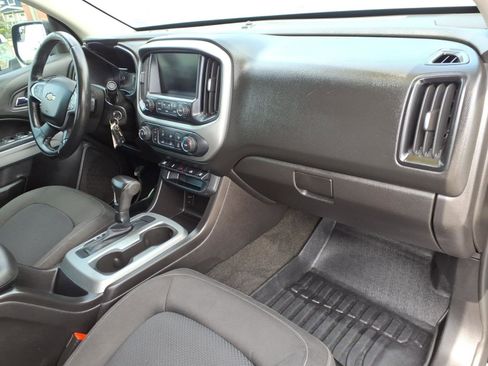 Used 2016 Chevrolet Colorado LT w/ Midnight Edition AWD/4WD image 11