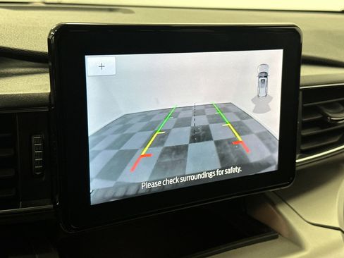 Used 2022 Ford Explorer XLT w/ Equipment Group 202A image 28