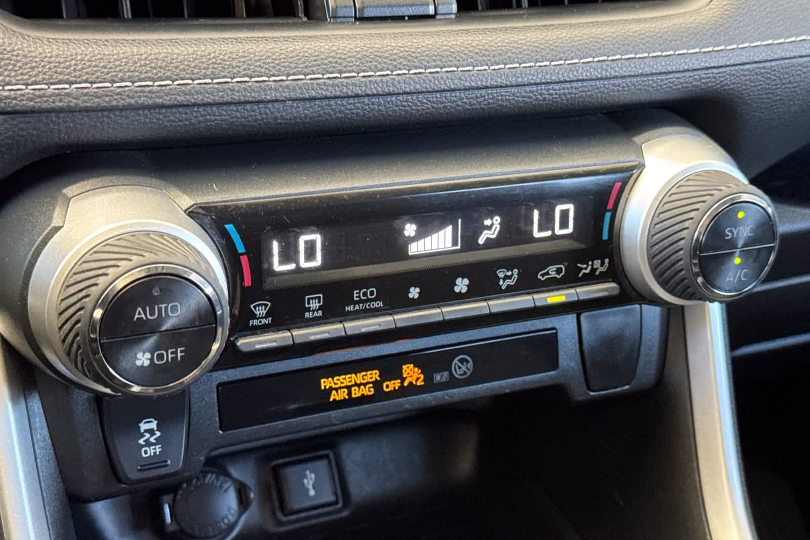 Used 2021 Toyota RAV4 XLE AWD/4WD image 22