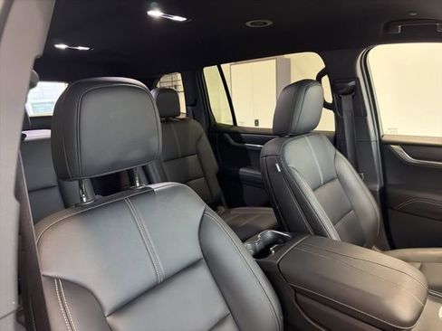 Used 2025 GMC Acadia Elevation w/ Elevation Premium Package AWD/4WD image 32